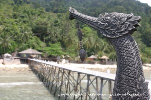 japamala-kinnaree-overseeing-the-walkway-to-the-resort